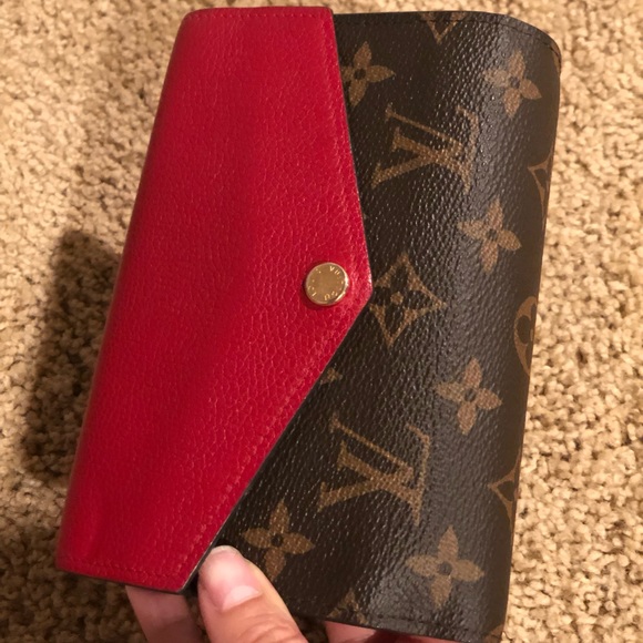 Louis Vuitton Accessories - Louis Vuitton authentic wallet